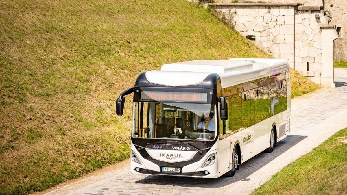 Ingyenes tömegközlekedés jön a kisgyermekes szülőknek ebben a városban