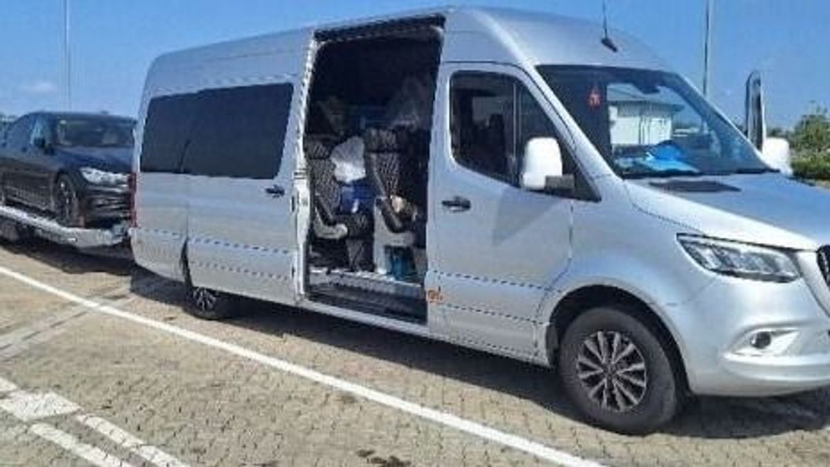 Horrorkaraván az M1-esen: elképesztő túlsúllyal bukott le a szerb sofőr