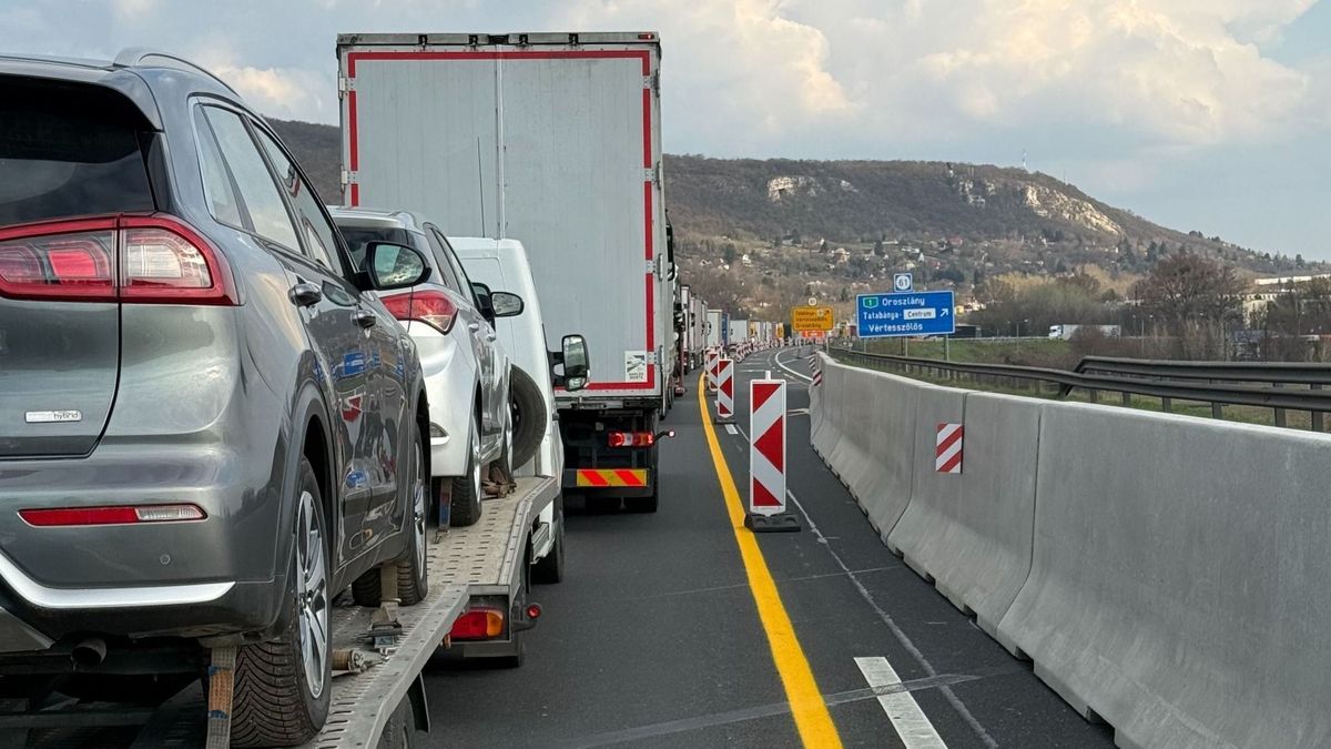 Gigadugó az M1-es autópályán, már 10 kilométeres a kocsisor