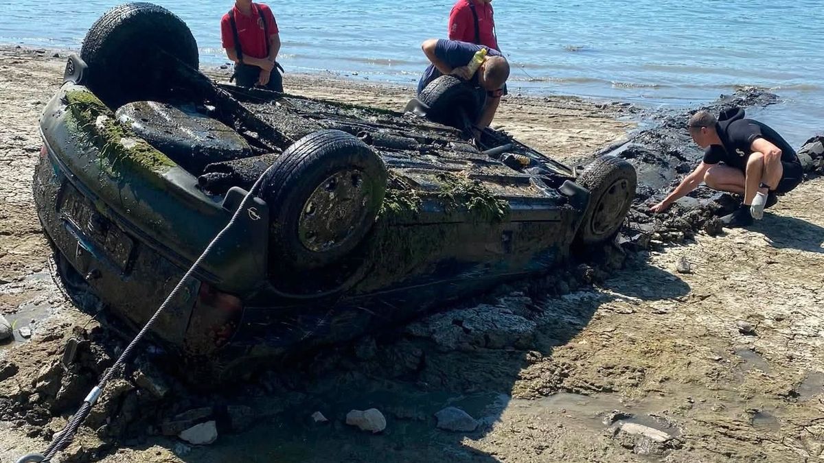 Autóroncsot találtak a rekordalacsony Dunában: 13 éves bűnügy végére kerülhet pont