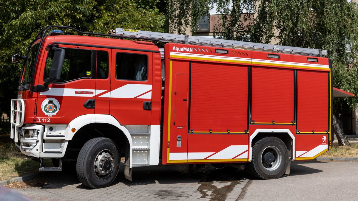 Családi ház égett Tatabányán, nem indult eseménytelenül a péntek reggel