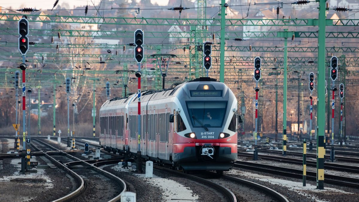 Oroszlányi vonat gázolt embert, késéseket jelentettek be a győri fővonalon