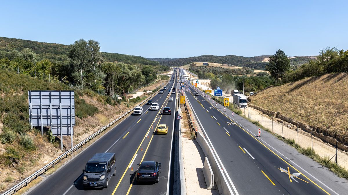 Baleset miatt torlódik a forgalom az M1-esen