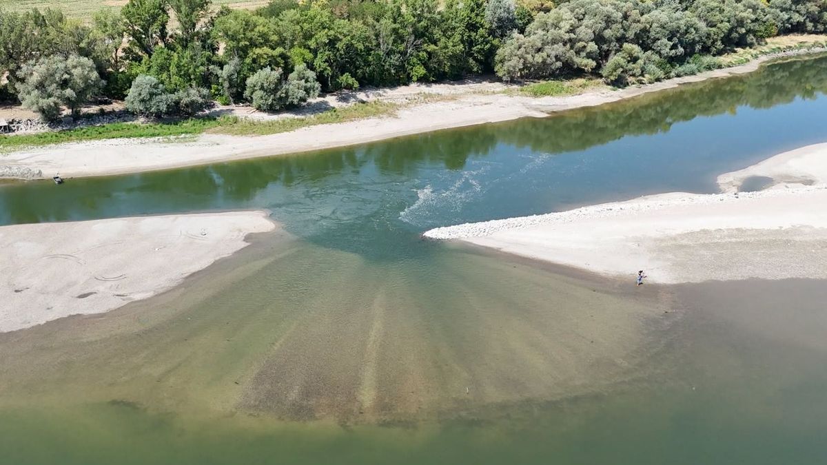 Felszínre került a Balaton leghalálosabb pontjának testvére rekordalacsony vízben - légifotókon mutatjuk