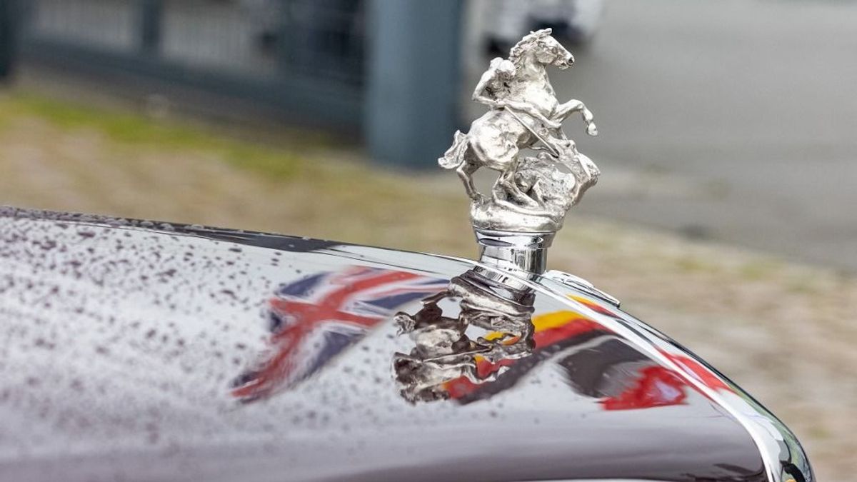 Furcsa fordulat a brit autóiparban: miközben minden zuhan, ezekből egyre többet gyártanak