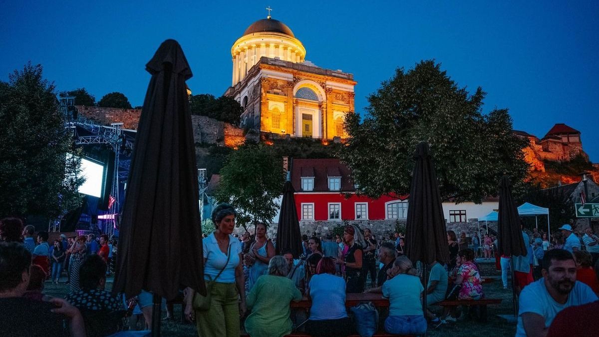 Barokk időutazástól a hajnalig tartó buliig: mozgalmas hétvége jön Komárom és Esztergom térségébe