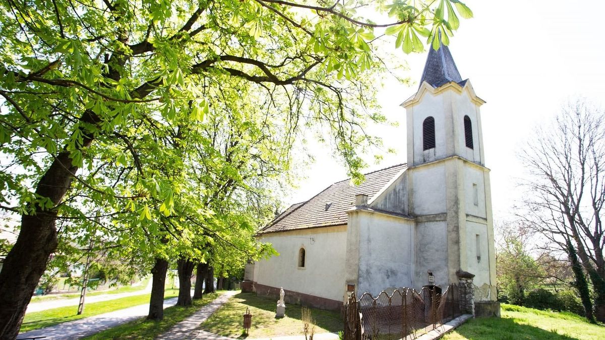 Életveszély a templomban: ezért nem szól a déli harangszó a Bakonyalján