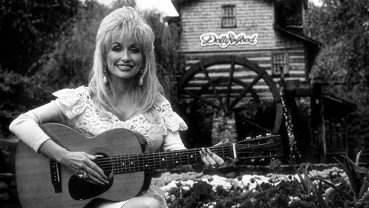 Elhunyt Dolly Parton, a countryzene legendája 80 éves volt