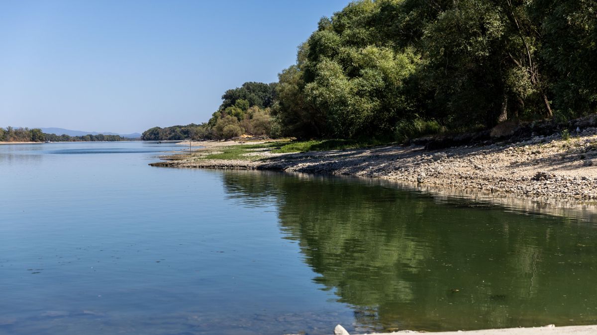 Megmérték a Duna vízmélységét a Komáromi magaspartnál, videón a hihetetlen eredmény