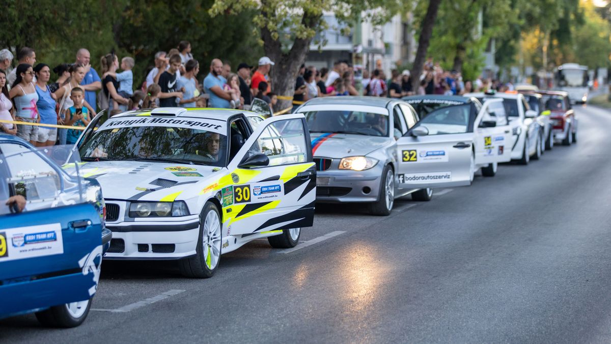 Felbőgtek az autók - elkezdődött a XI. Oroszlány Rallye +fotók, videó