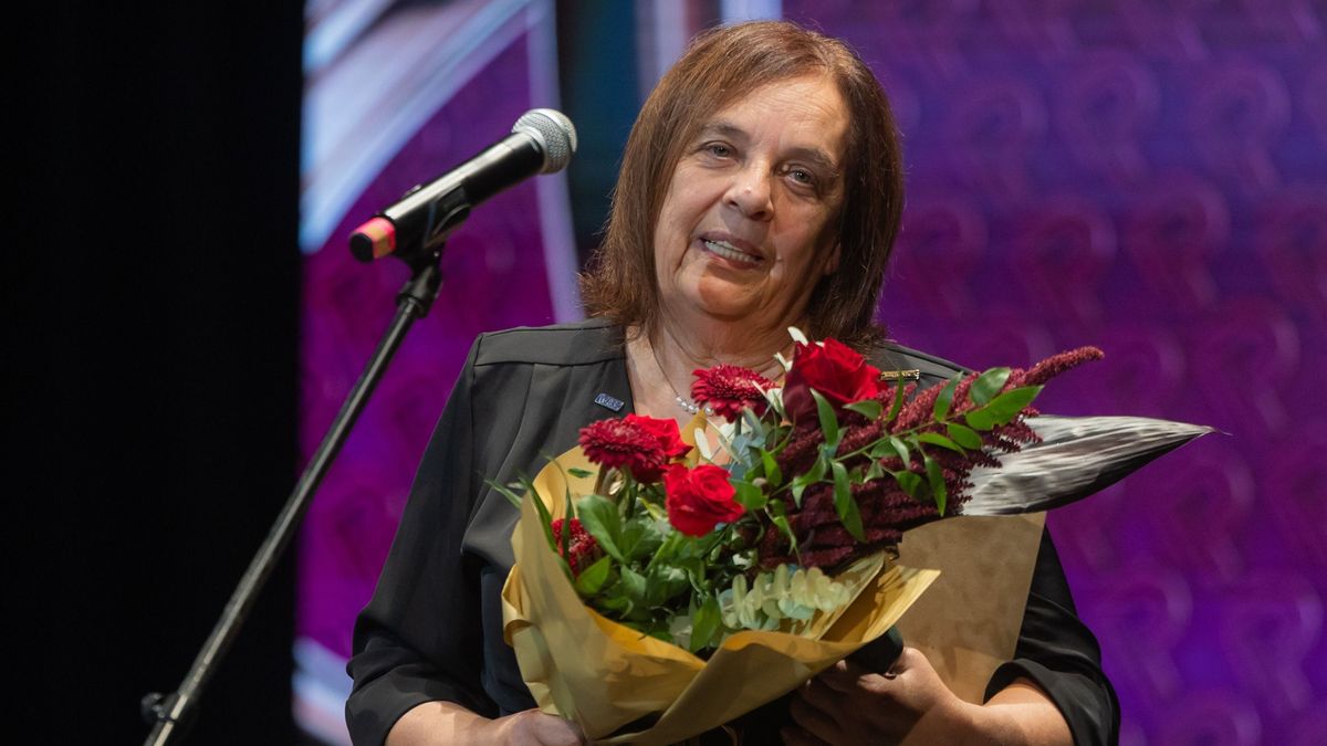 45 év a gyógyítás szolgálatában: kitüntették a fáradhatatlan kisbéri doktornőt