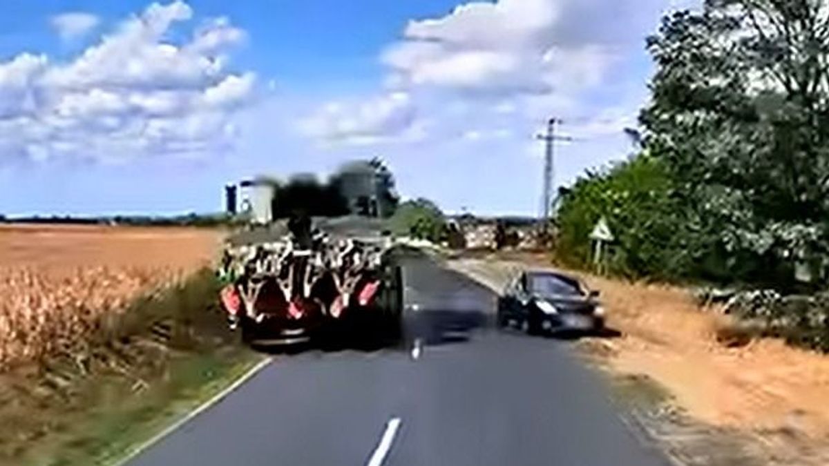 Videón a horrorelőzés az M1-es felhajtója előtt, ámokfutó vágódott kamion elé