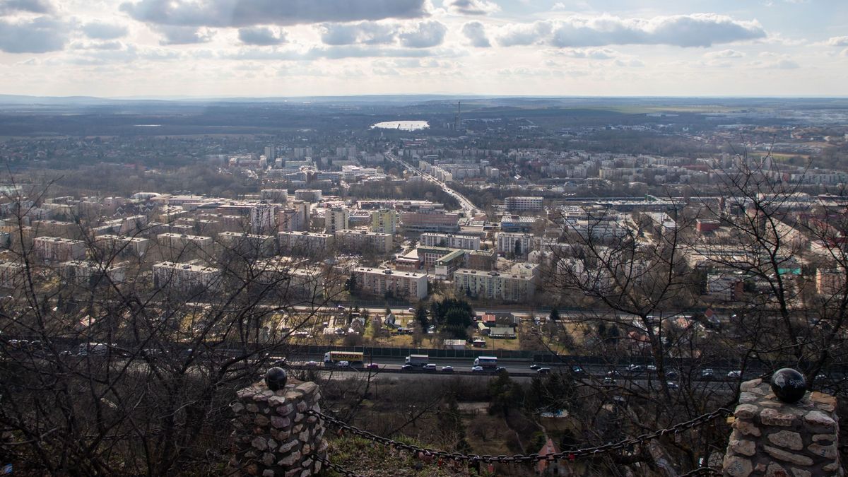 Itt a hangfelvétel: a 8. emeleten mentettek életet a tatabyai rendőrök