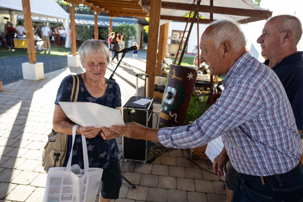 Szőlő és Bor Ünnepén díjazták Almásfüzitő legszebb kertjeit