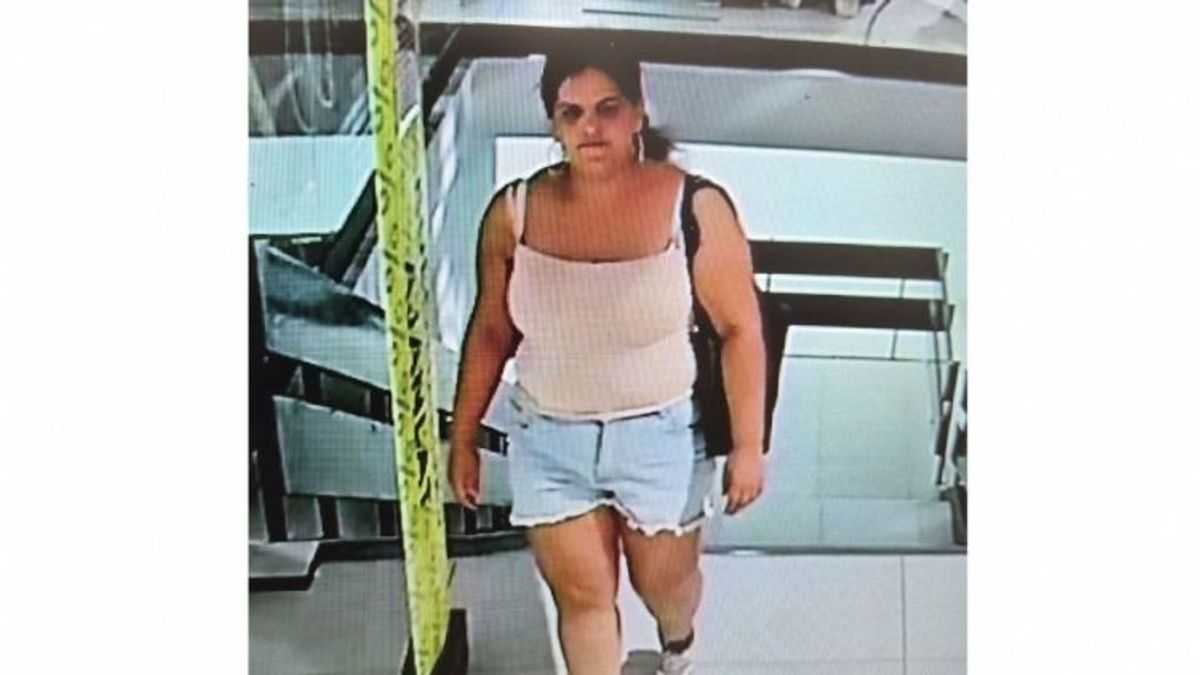 Cipőket és ruhákat lopott egy nő Tatabányán - rögzítette a kamera a tolvajt