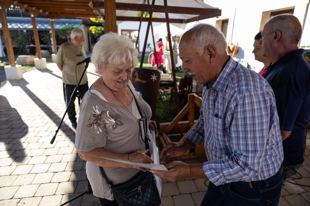 Szőlő és Bor Ünnepén díjazták Almásfüzitő legszebb kertjeit