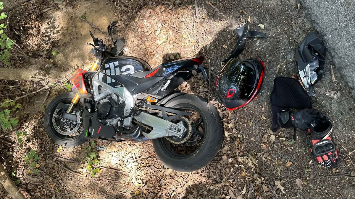 Súlyosan megsérült a motoros Tata közelében - A fiatalember keresi az igazát és a baleset szemtanúit - fotók