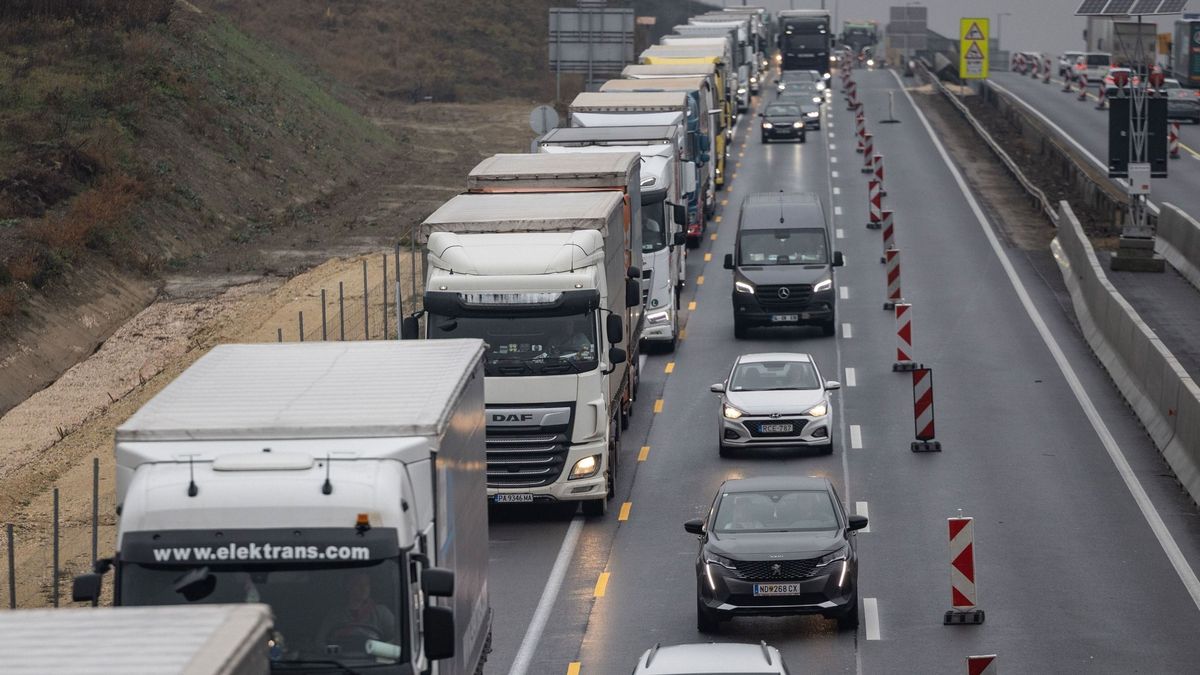 Már csak órák maradtak, teljesen lezárják az 1-es főutat, ingyenessé válik az M1-es