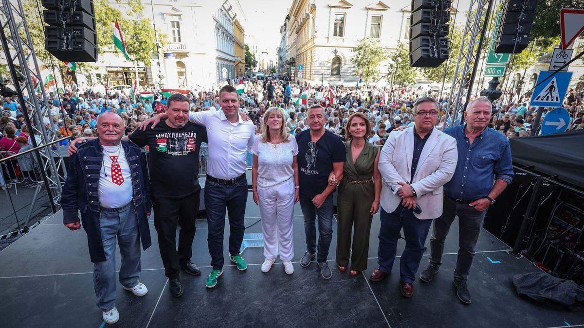 Tüntetést tartottak a Terror Házáért – beszédek, videó és fotók a helyszínről