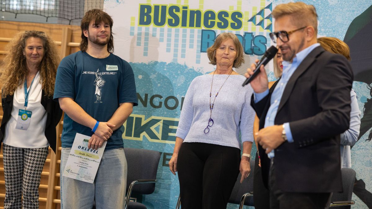 Tömeg fogadta a milliárdost Esztergomban - Jákob Zoli is feltűnt a Business Beats napján - fotók