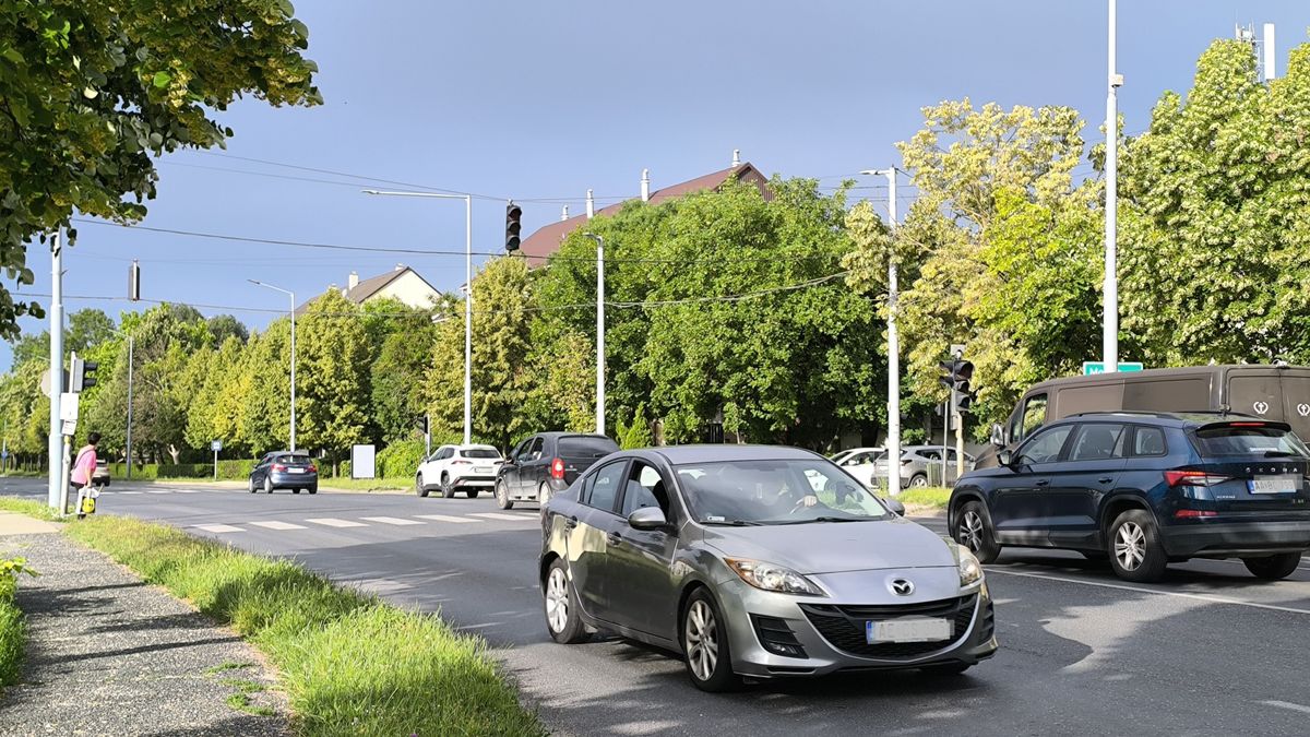 Nem találják a hibát: már az E.ON is nyomoz a tatai jelzőlámpa ügyében
