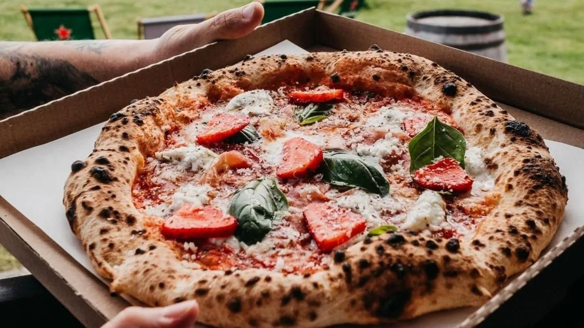 Nem akárhol sütik az ország egyik legjobb pizzáját: Tata is felkerült a toplistára