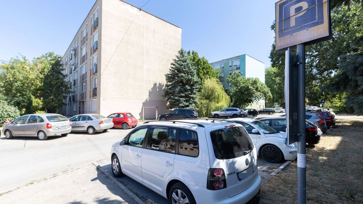 Újra fizetős lehet a parkolás Tatabányán, ez sokaknak nem fog tetszeni