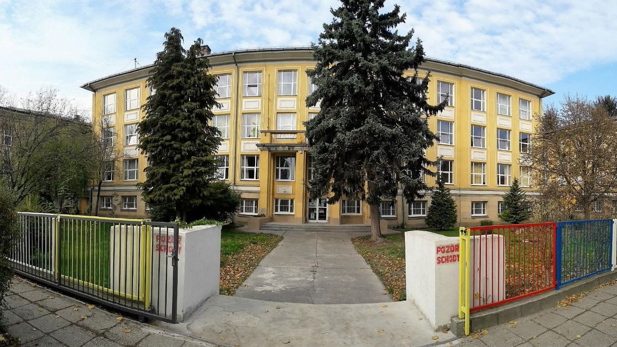 Rendőrök jelentek meg a somorjai iskolánál – most kiderült, mi történt valójában