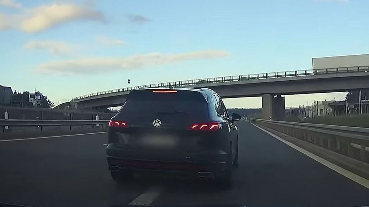 Videón a brutális támadás, nőre és kislányára támadtak az autópályán