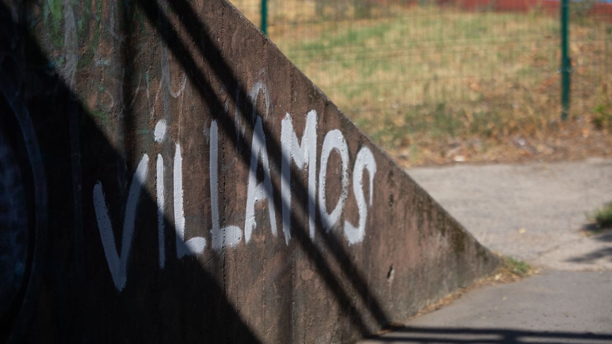 Megjelentek a villamosok Tatabányán - fotókon a furcsa jelenség
